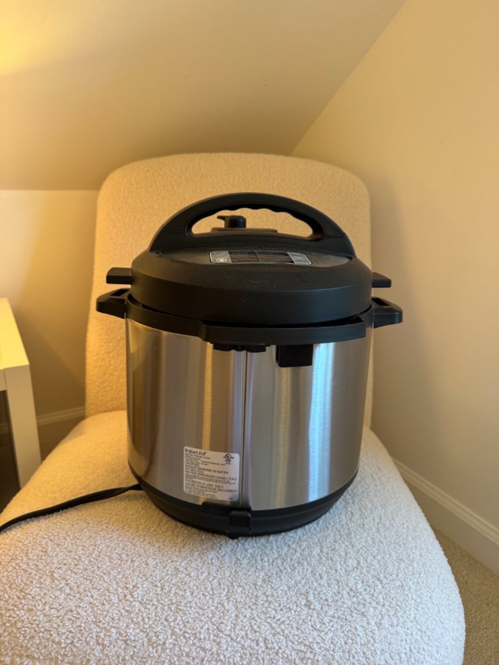 Instant Pot 6Qt Duo Plus 9-in-1 Multicooker, Pressure Cooker, Slow Cooker - Picture 3 of 6